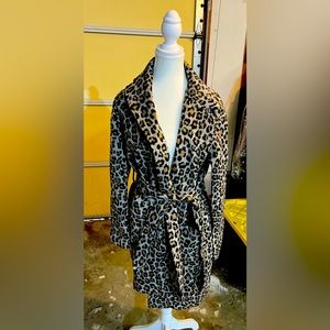 Cupcakes & Cashmere Spotted Coat. Great Fabric. NWT. Size Small.